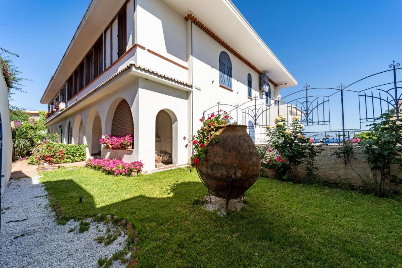 Casa Azzurra Apartment Messina Bagian luar foto